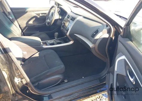 2015 Nissan Altima 2.5 S z USA, uszkodzony, nr VIN 1N4AL3AP2FC210685